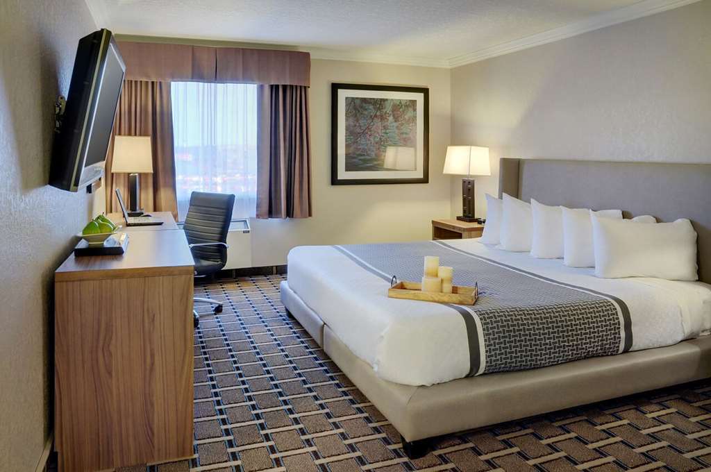 Stonebridge Hotel Grande Prairie Room photo